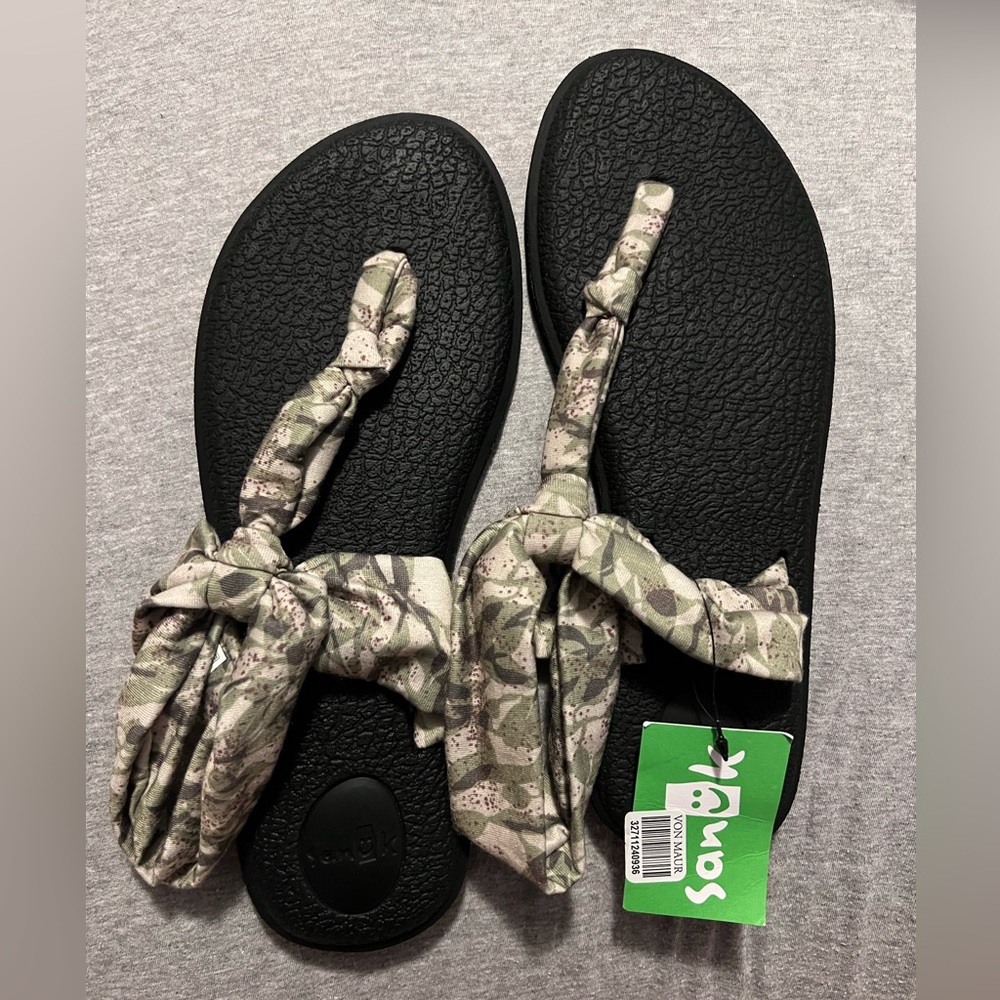 Brand New Sunuk Sandals
